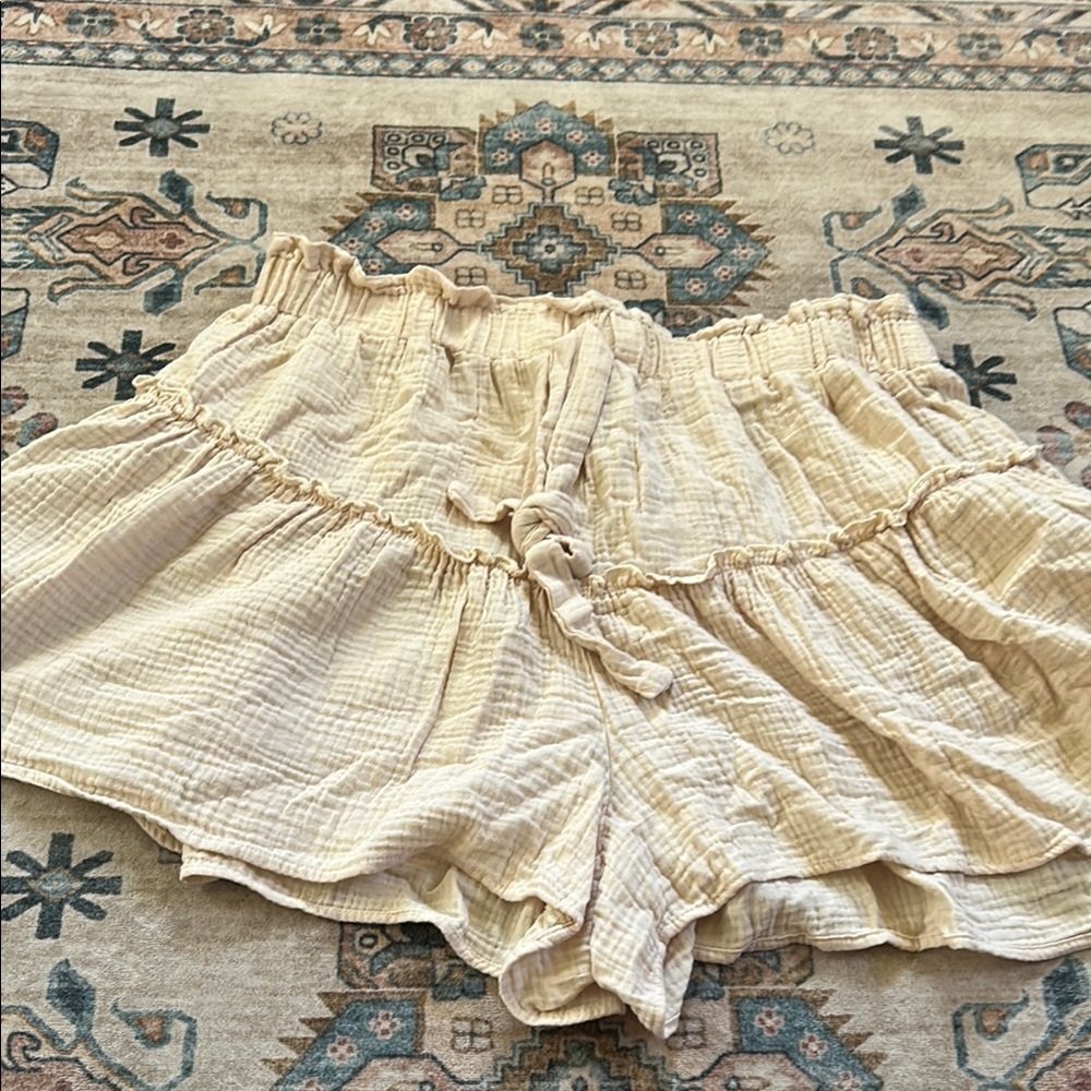 SHEIN Cream High Waist Ruffle Shorts Size 4x (20) - Picture 3 of 7